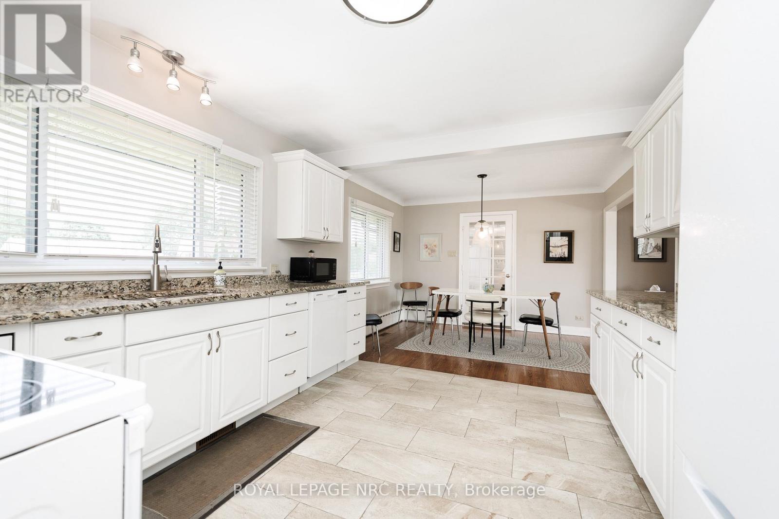 24 MUNRO STREET - 16