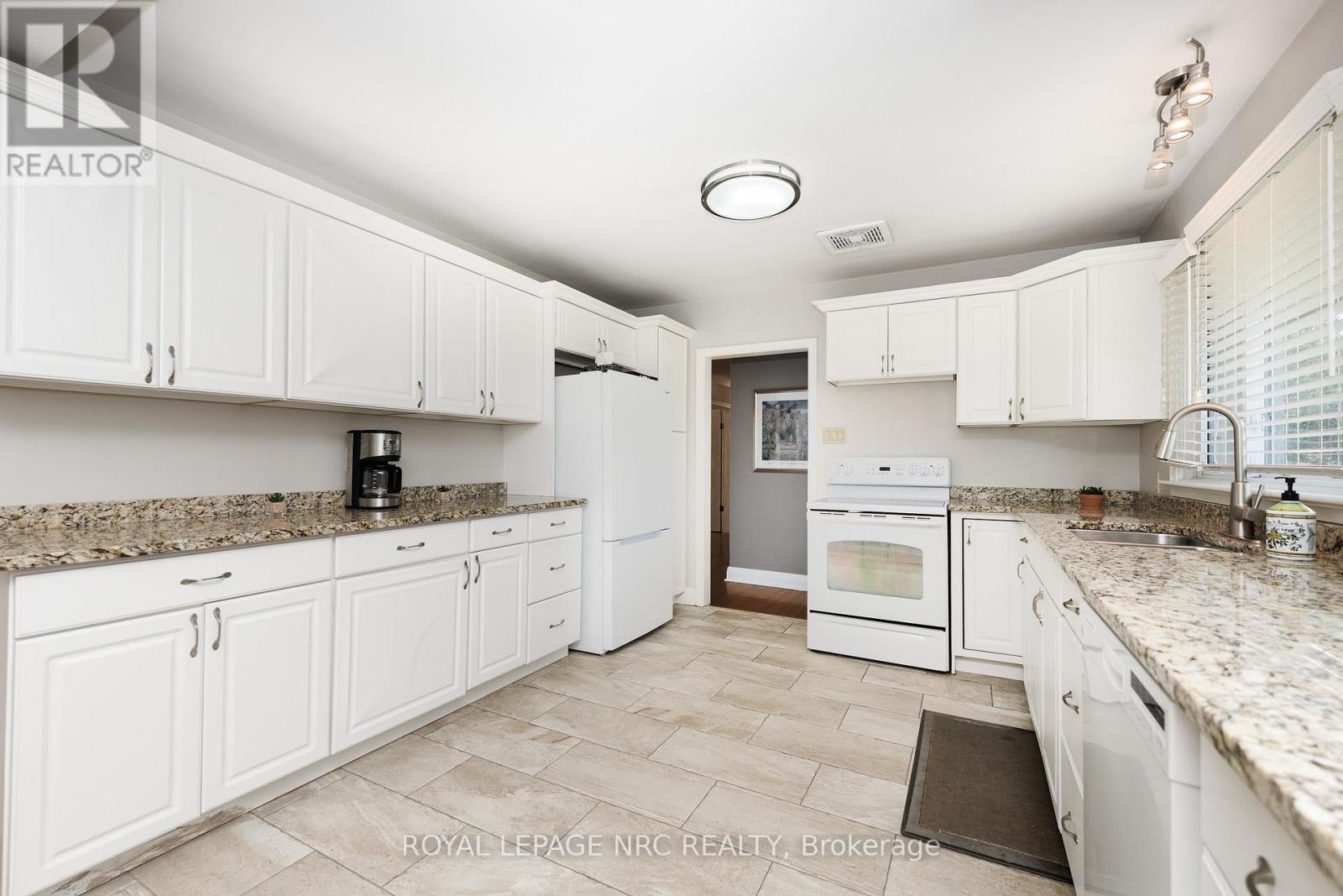 24 MUNRO STREET - 15