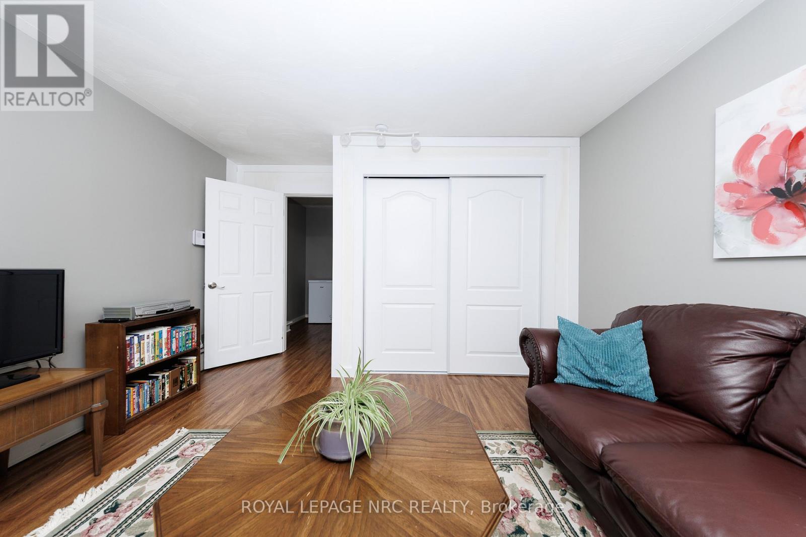 24 MUNRO STREET - 27