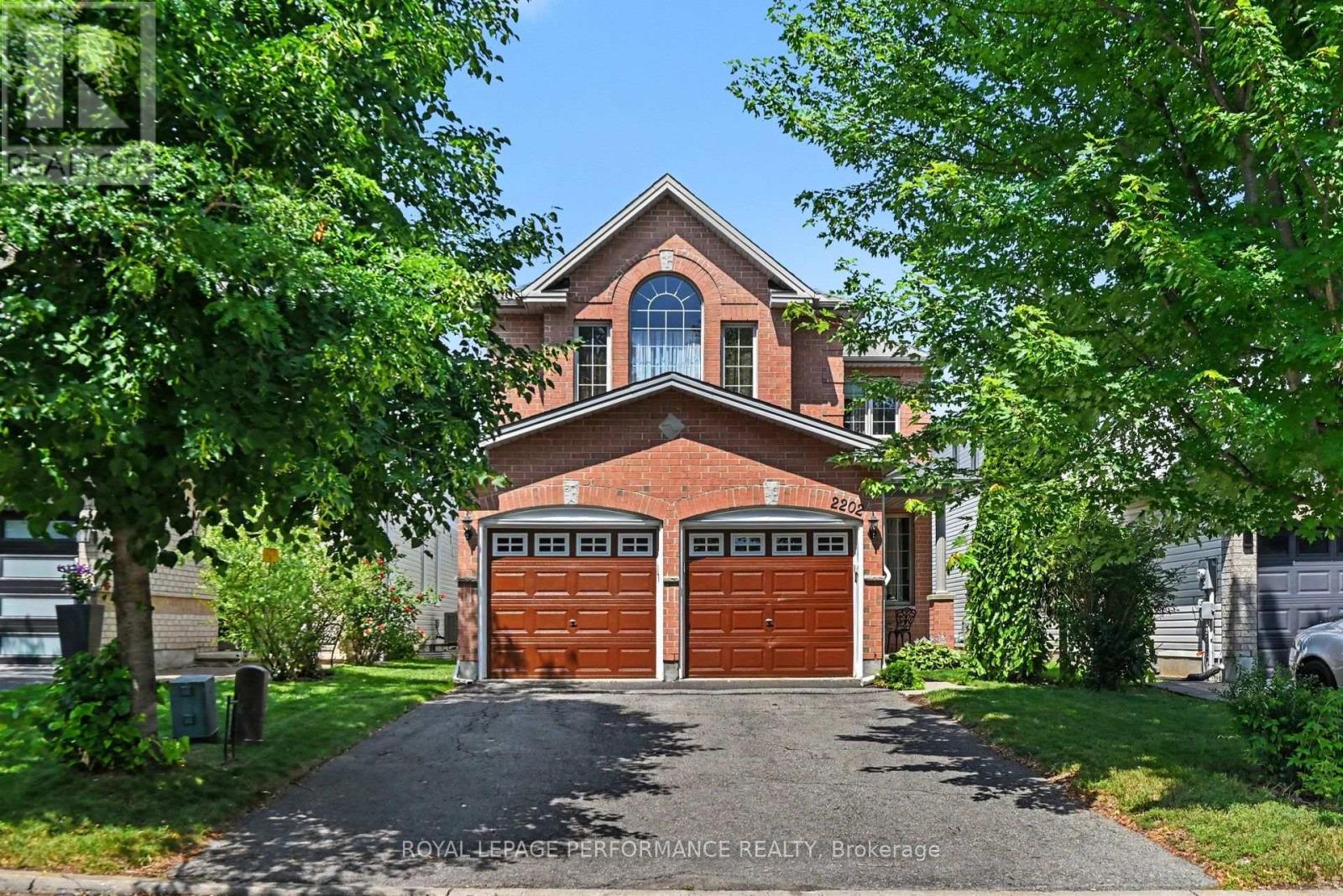 2202 CLENDENAN CRESCENT - 3