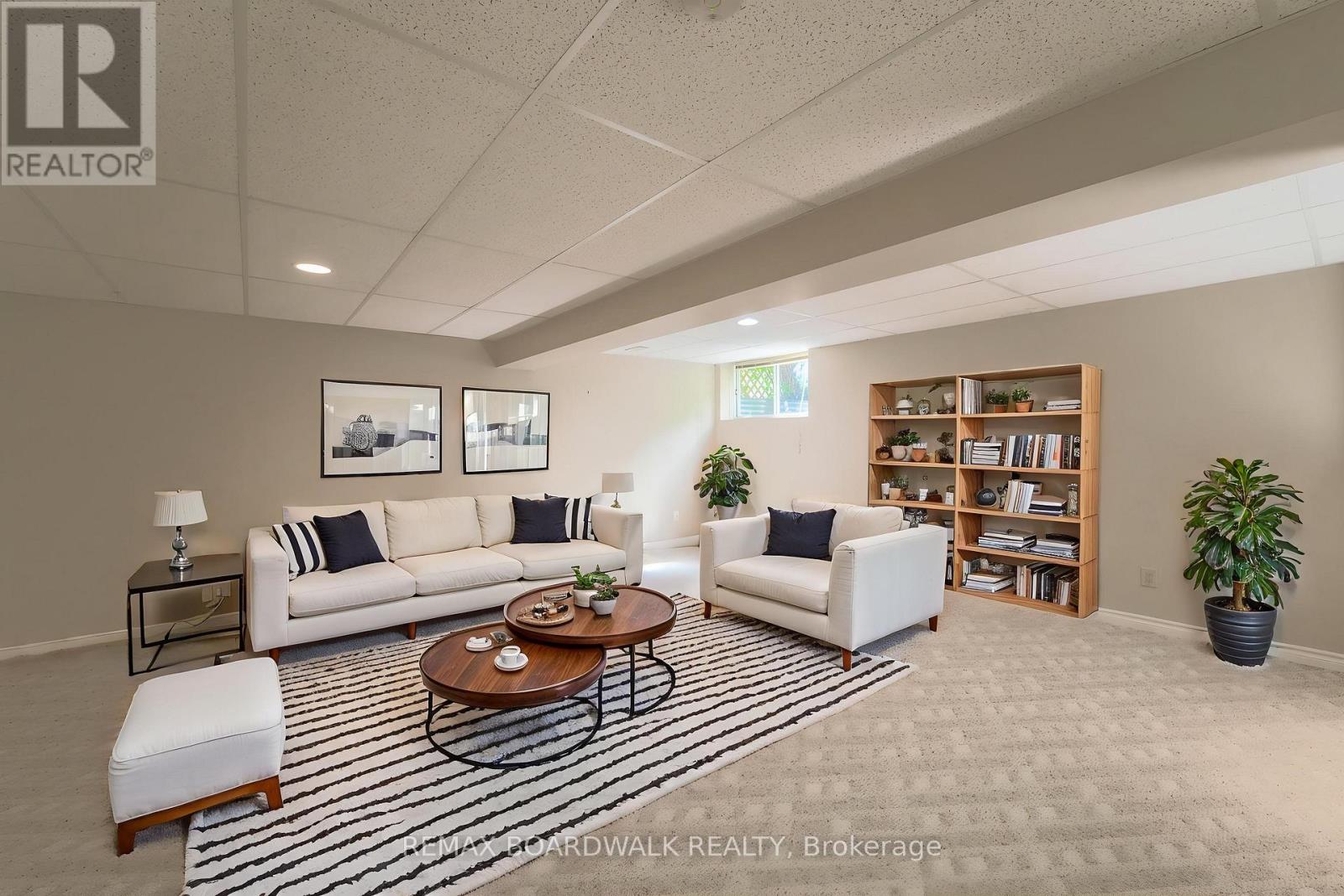 3 COULSON COURT - 31