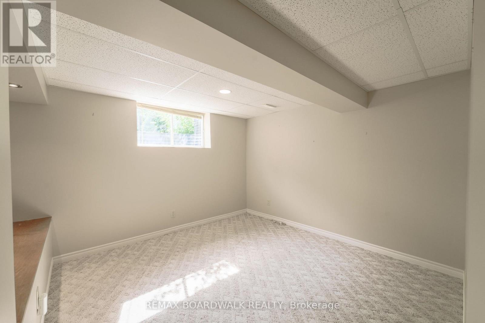3 COULSON COURT - 32