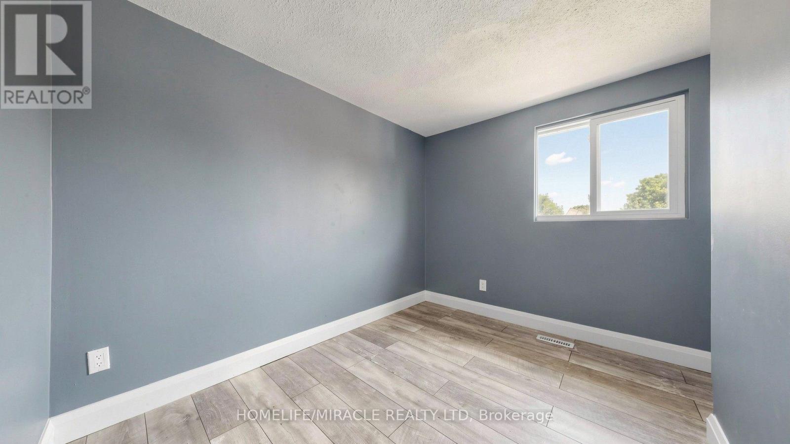 47 VISCOUNT ROAD - Image 25