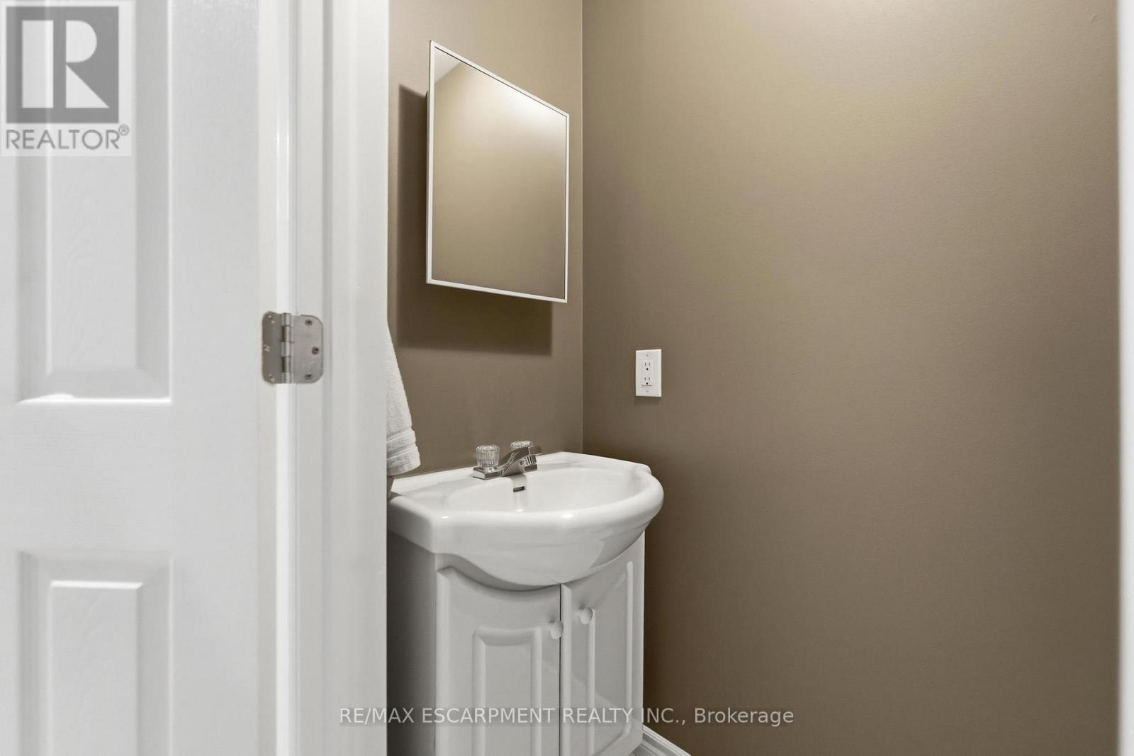 #34 6 CHESTNUT DRIVE - 22