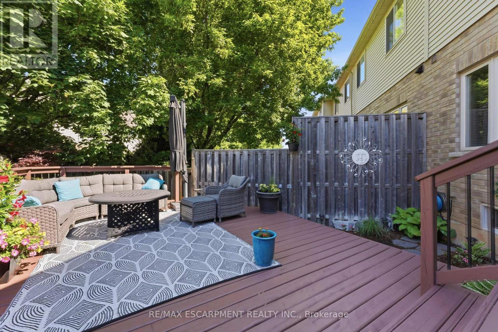#34 6 CHESTNUT DRIVE - 25