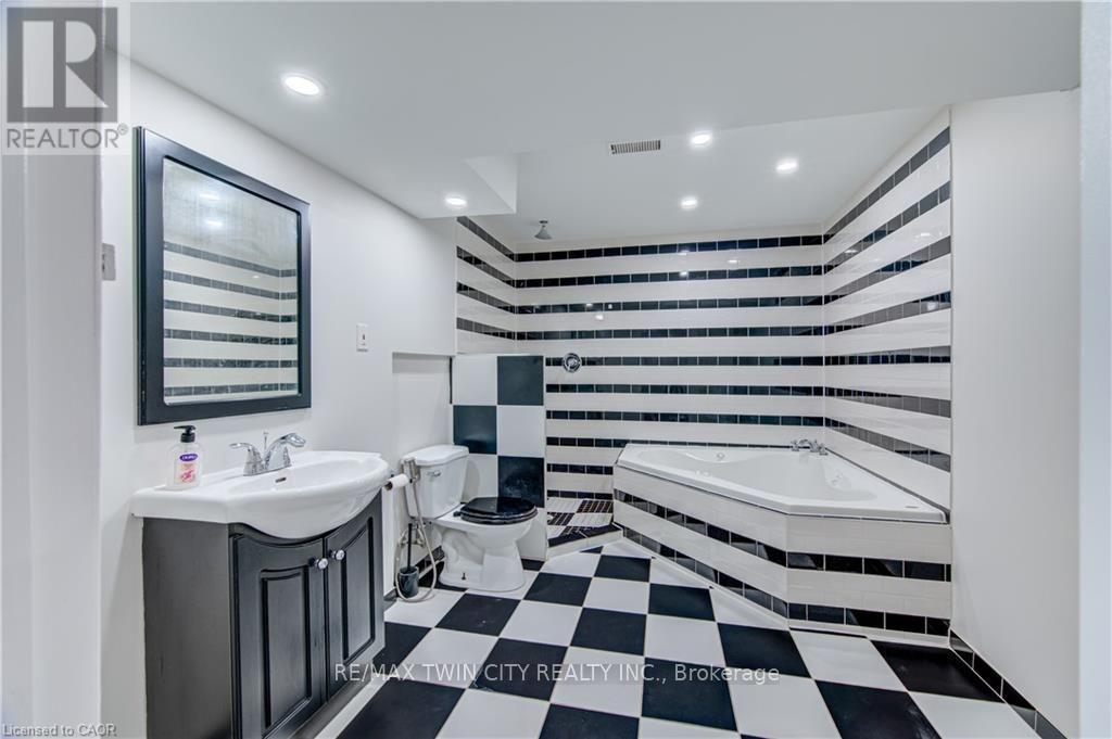 15 CHESTER DRIVE - Image 28