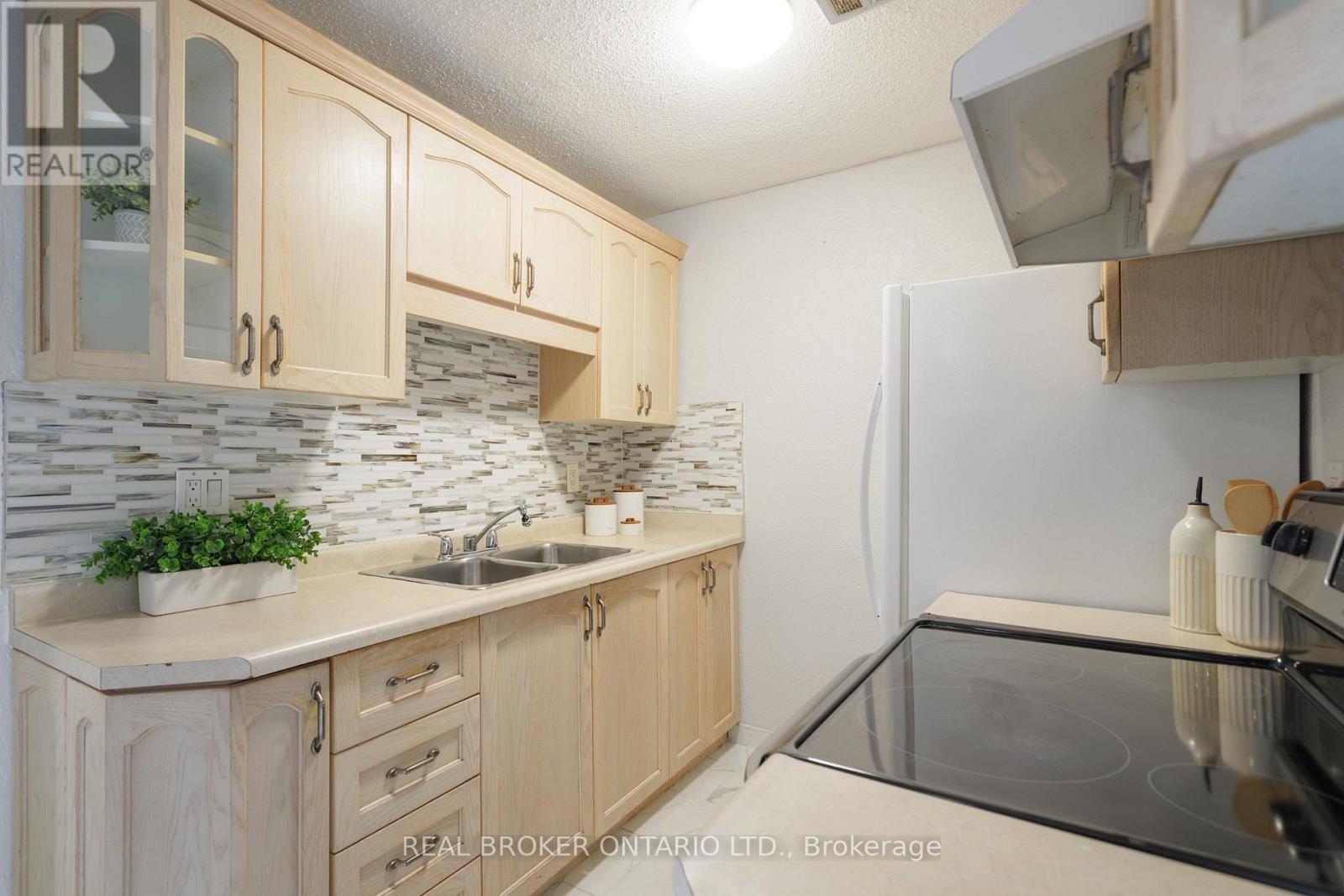 #202 893 CONCESSION STREET - 11