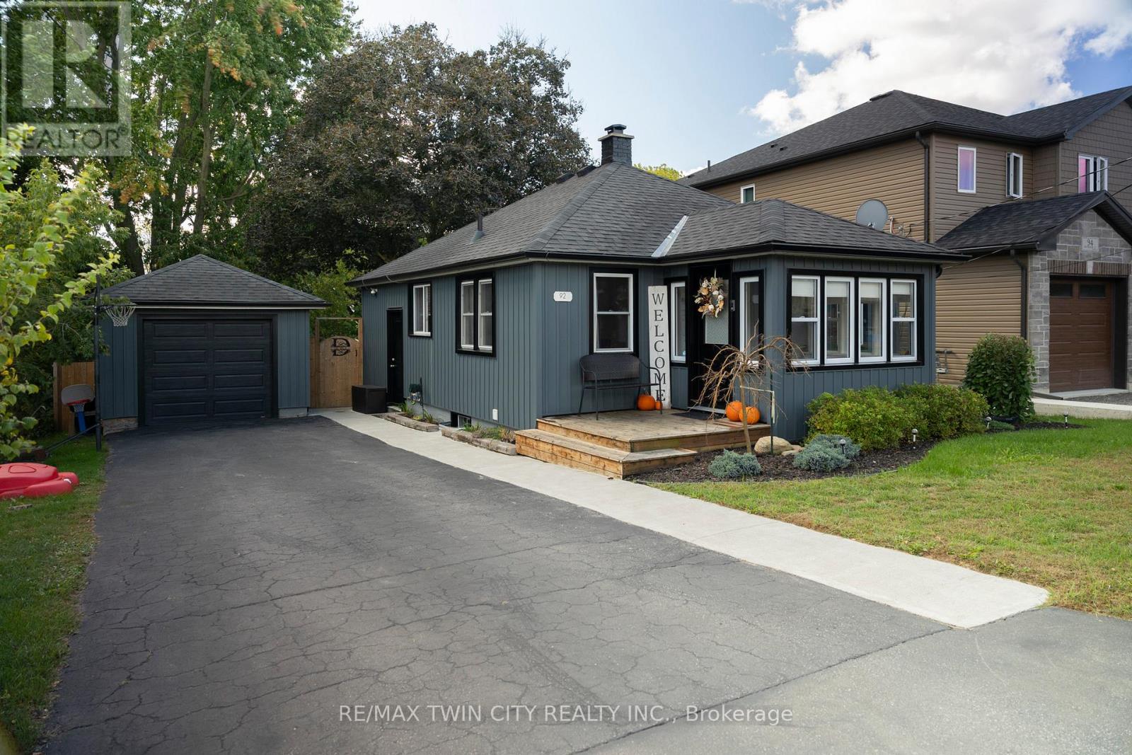 92 SOVEREIGN STREET W - 1