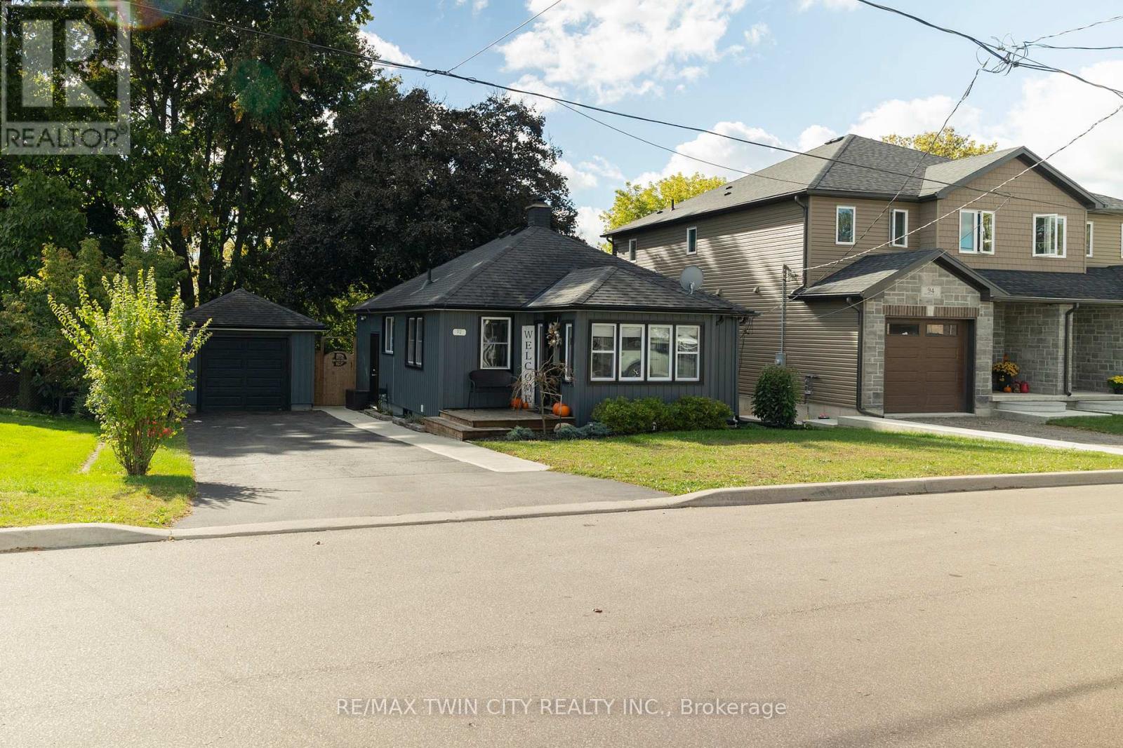 92 SOVEREIGN STREET W - 2