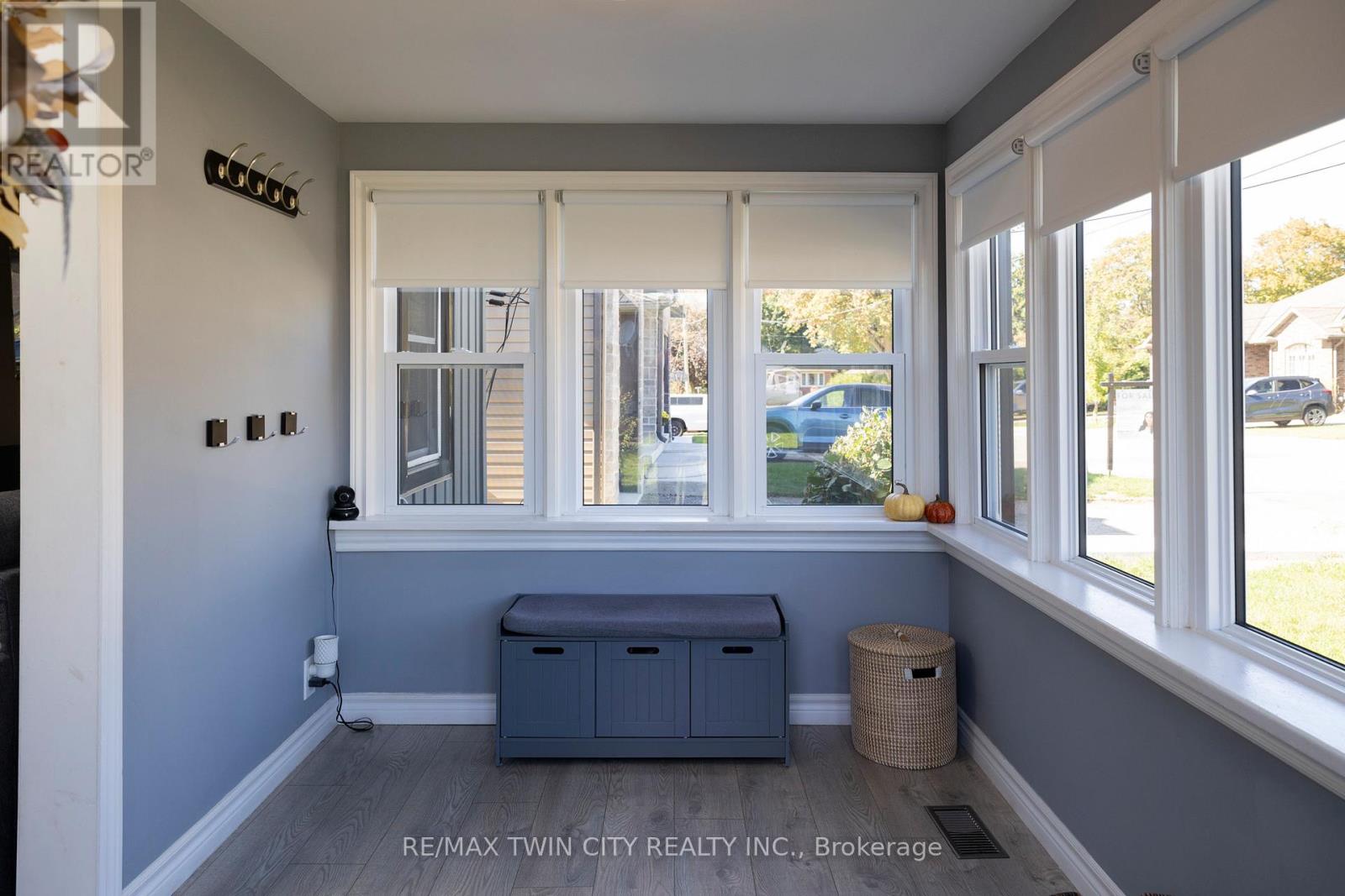 92 SOVEREIGN STREET W - 22