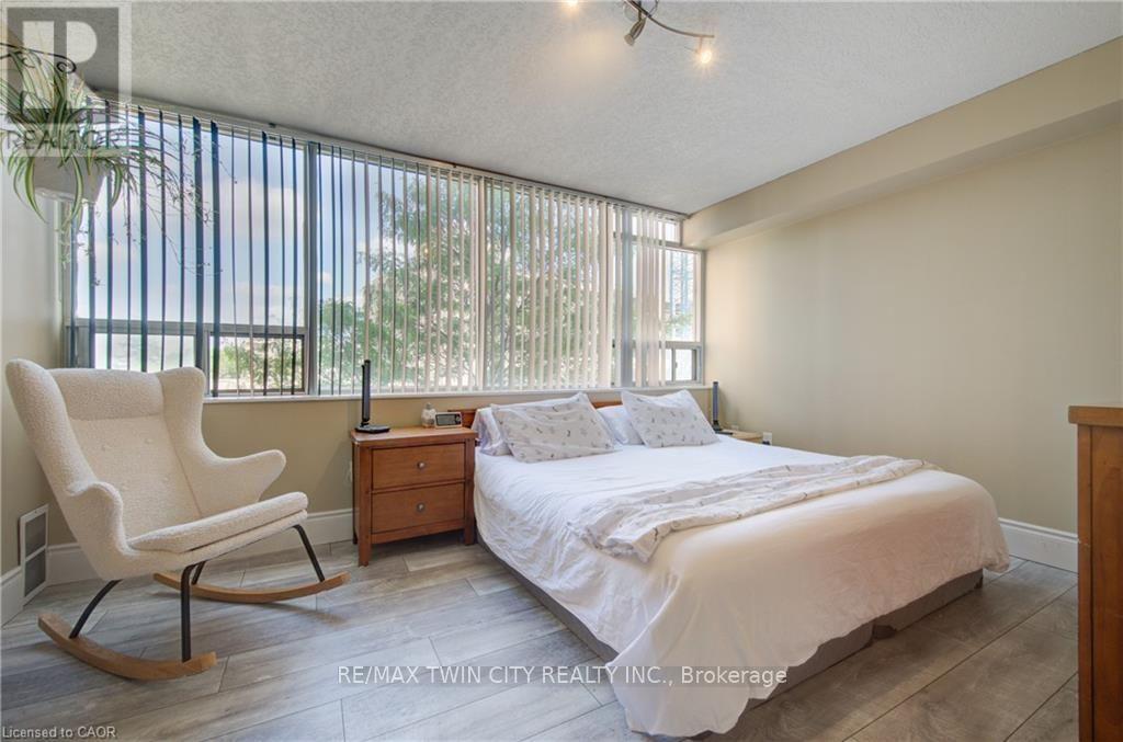 #409 3227 KING STREET E - 11