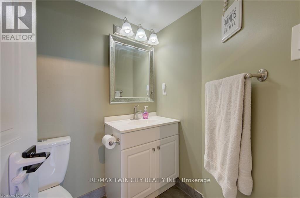 #409 3227 KING STREET E - 15