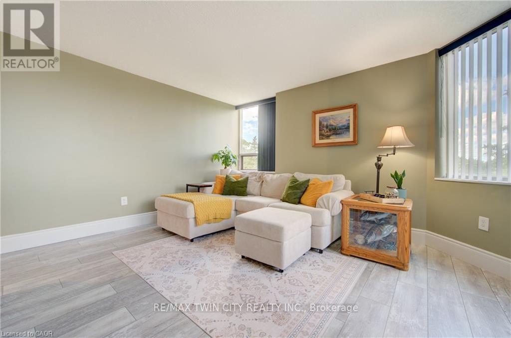 #409 3227 KING STREET E - 4