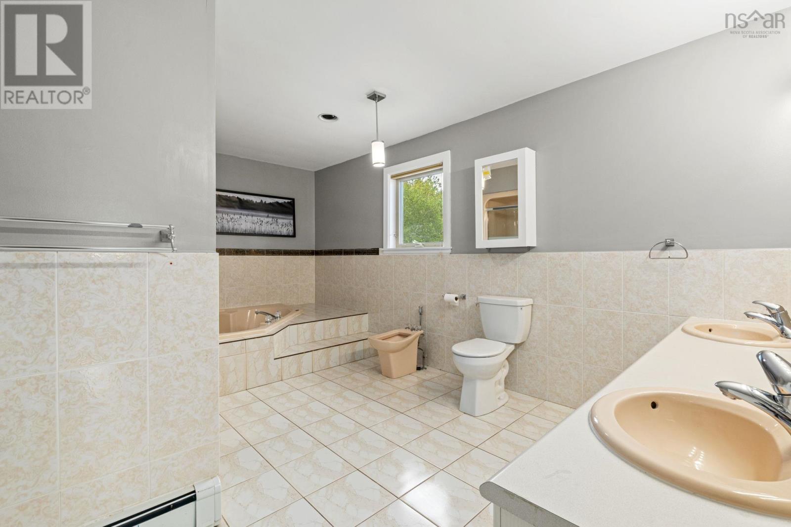 31 Lancaster Drive - 28