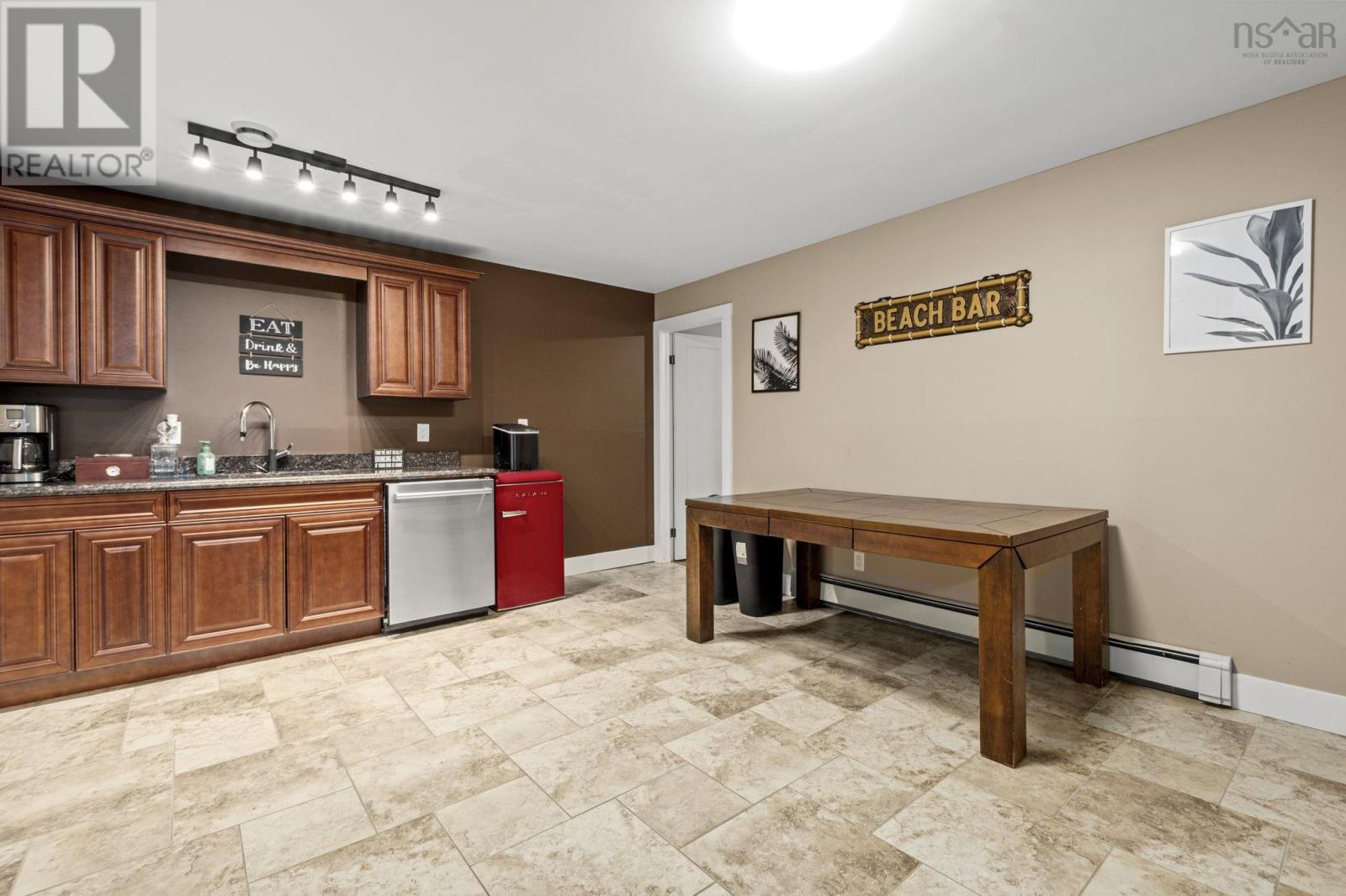 31 Lancaster Drive - 44