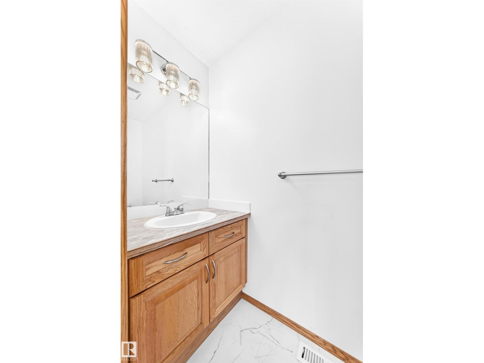 686 KANANASKIS DR - Image 25