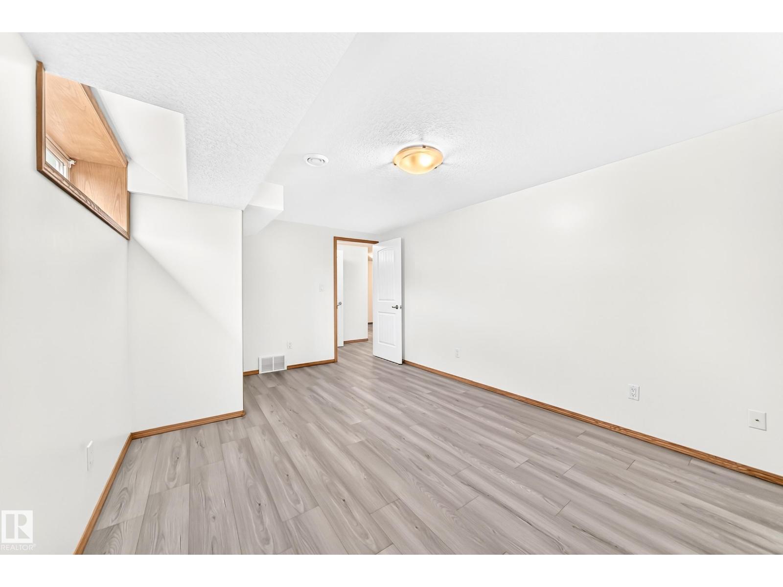 686 KANANASKIS DR - 42