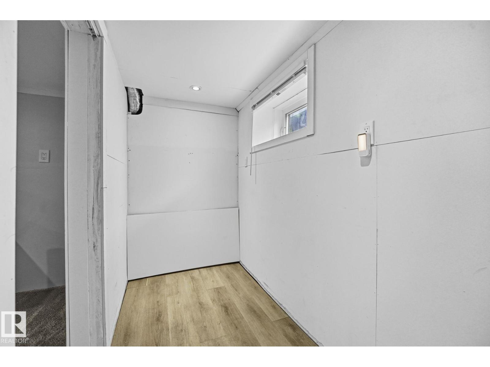 11525 129 AV NW - 19
