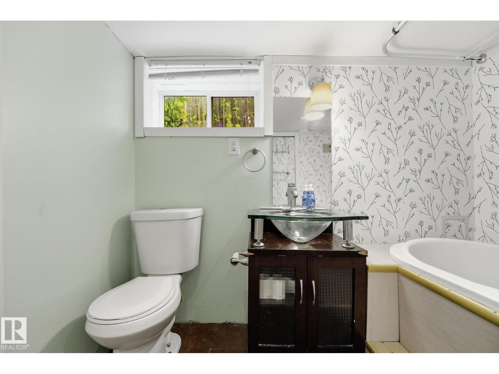 11525 129 AV NW - 20