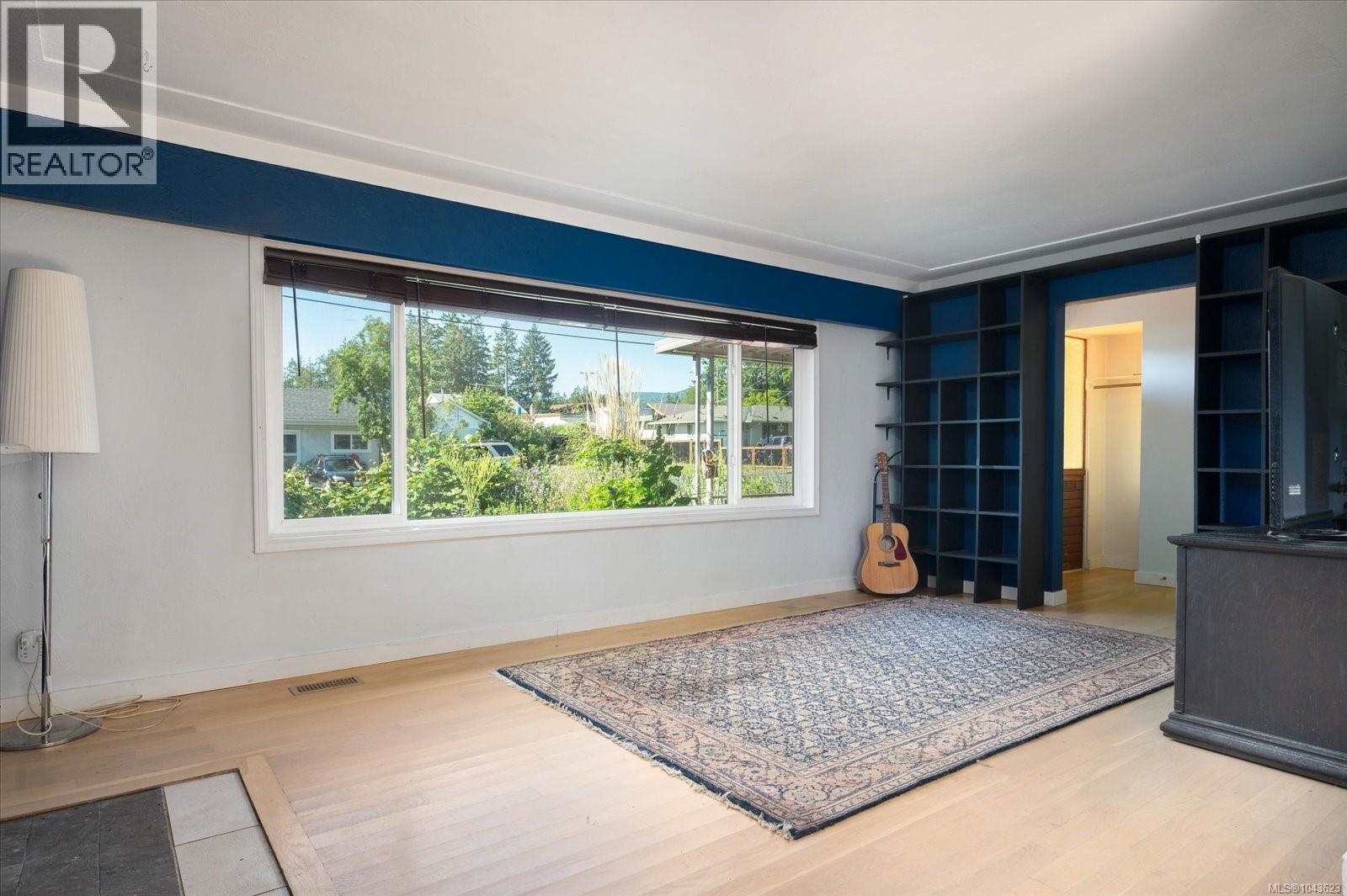 1080 Nelson St - 10