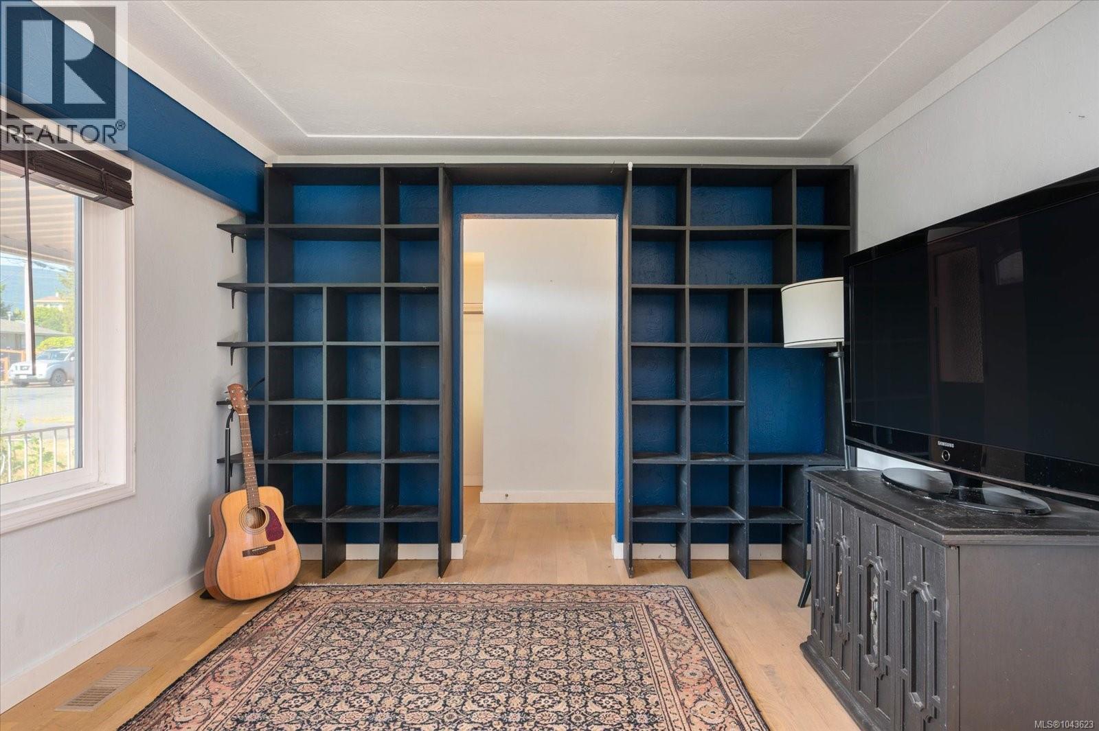 1080 Nelson St - 11
