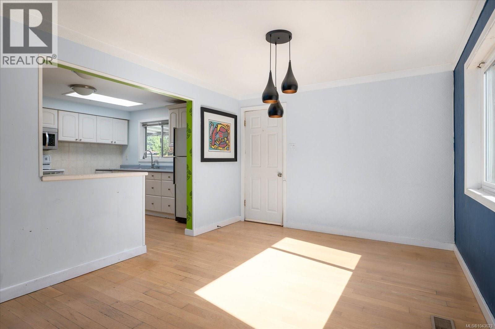 1080 Nelson St - 13