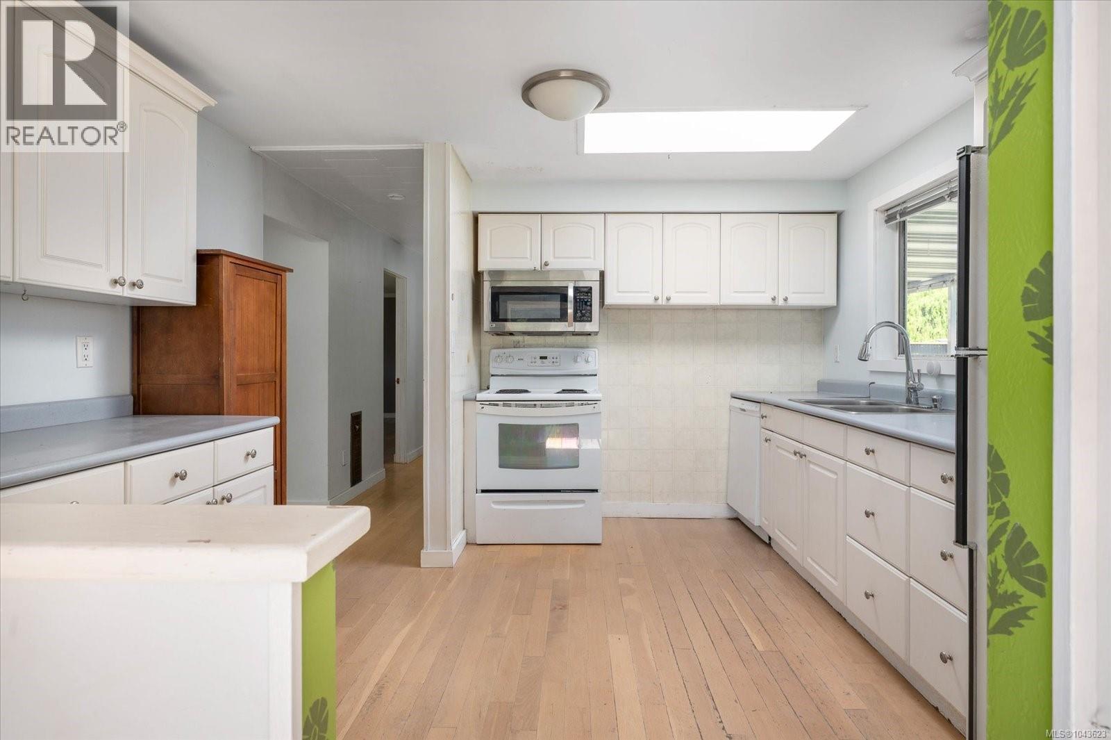 1080 Nelson St - 14