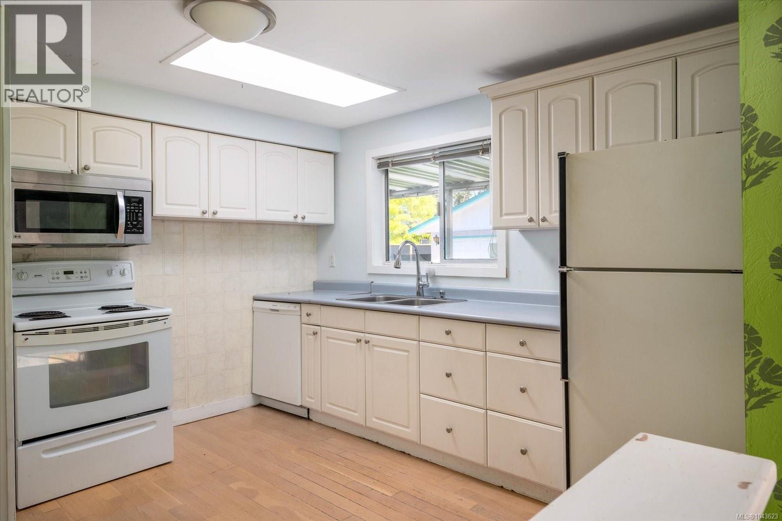 1080 Nelson St - 15
