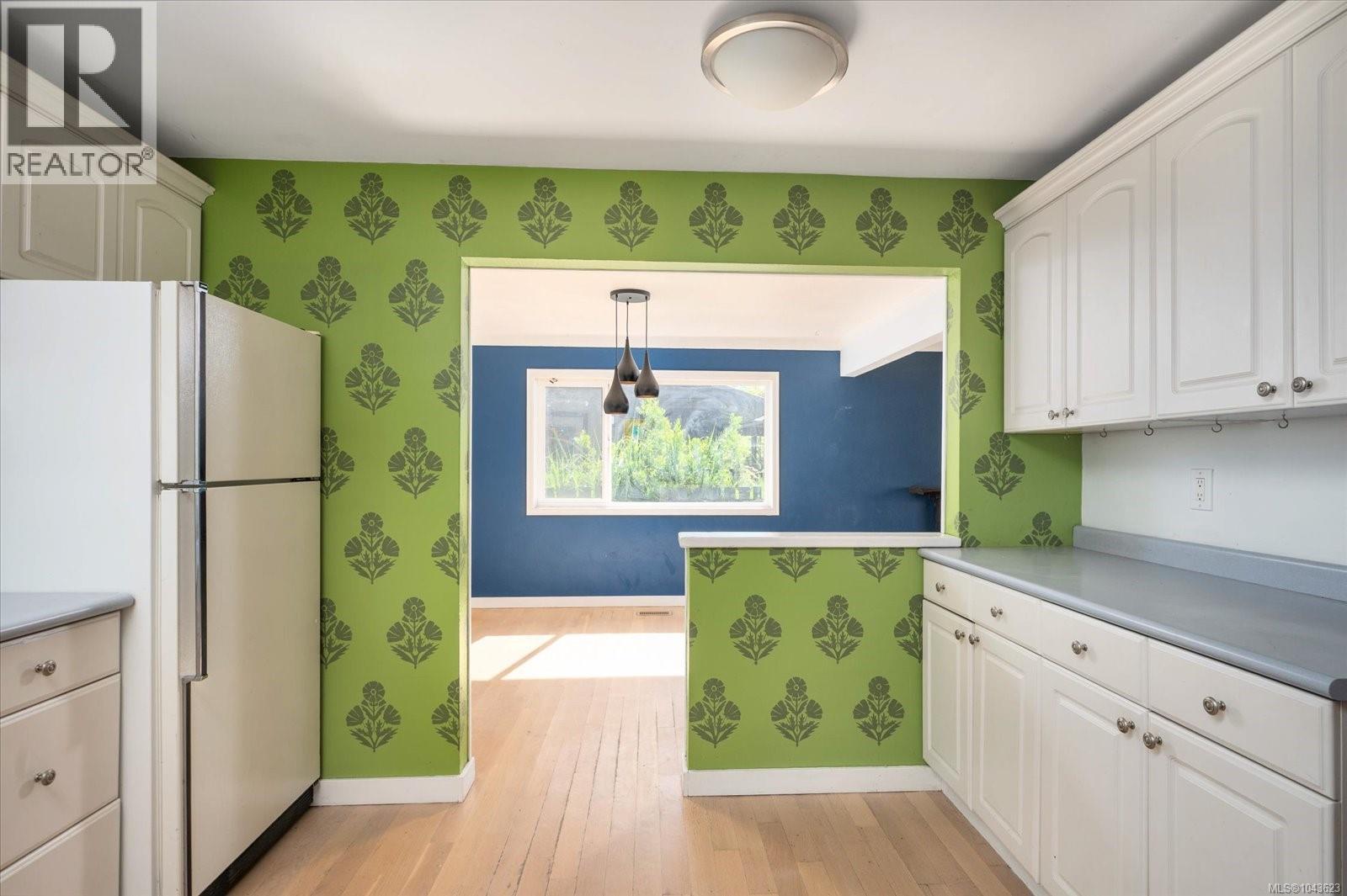 1080 Nelson St - 16