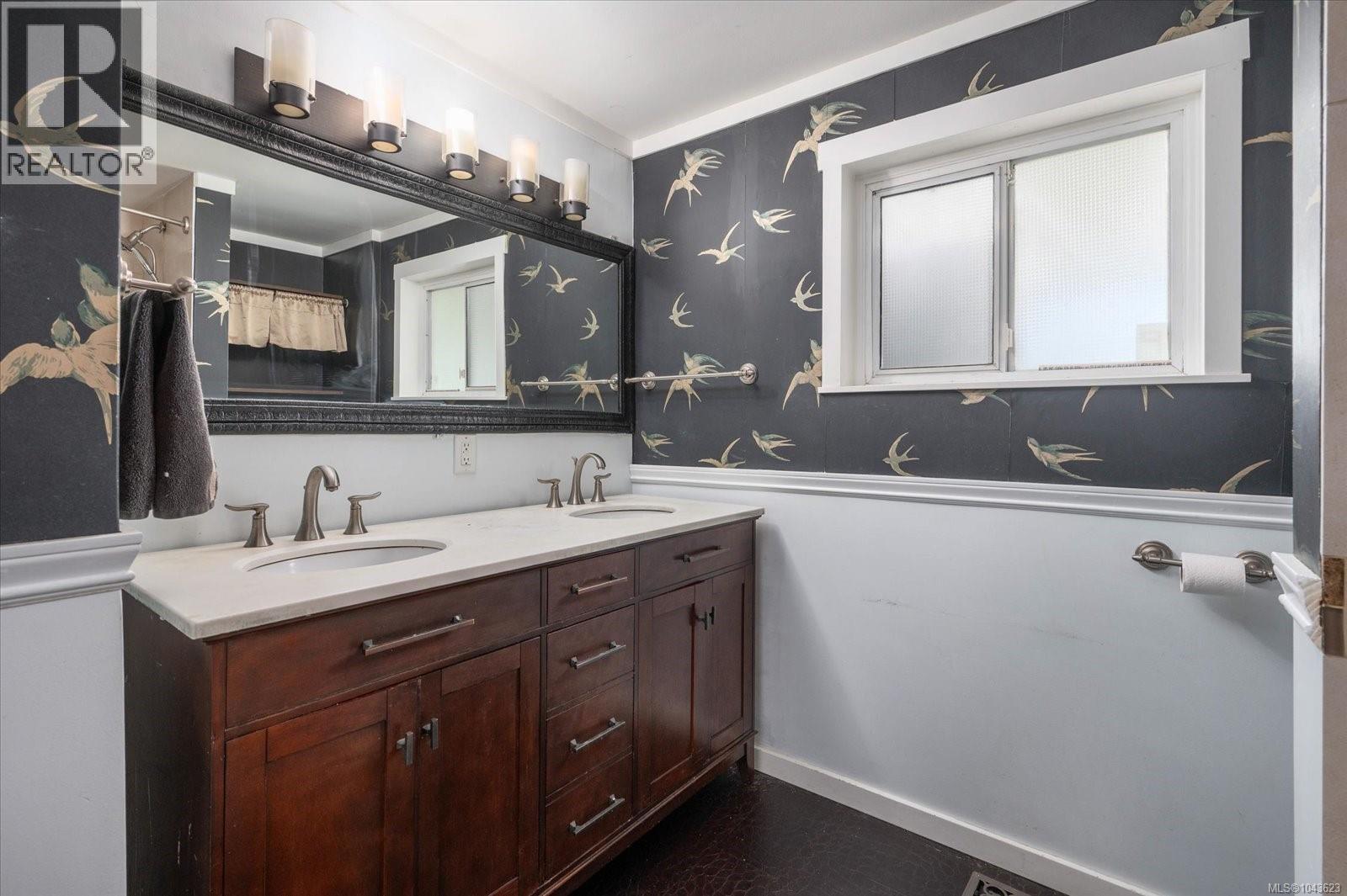 1080 Nelson St - 23