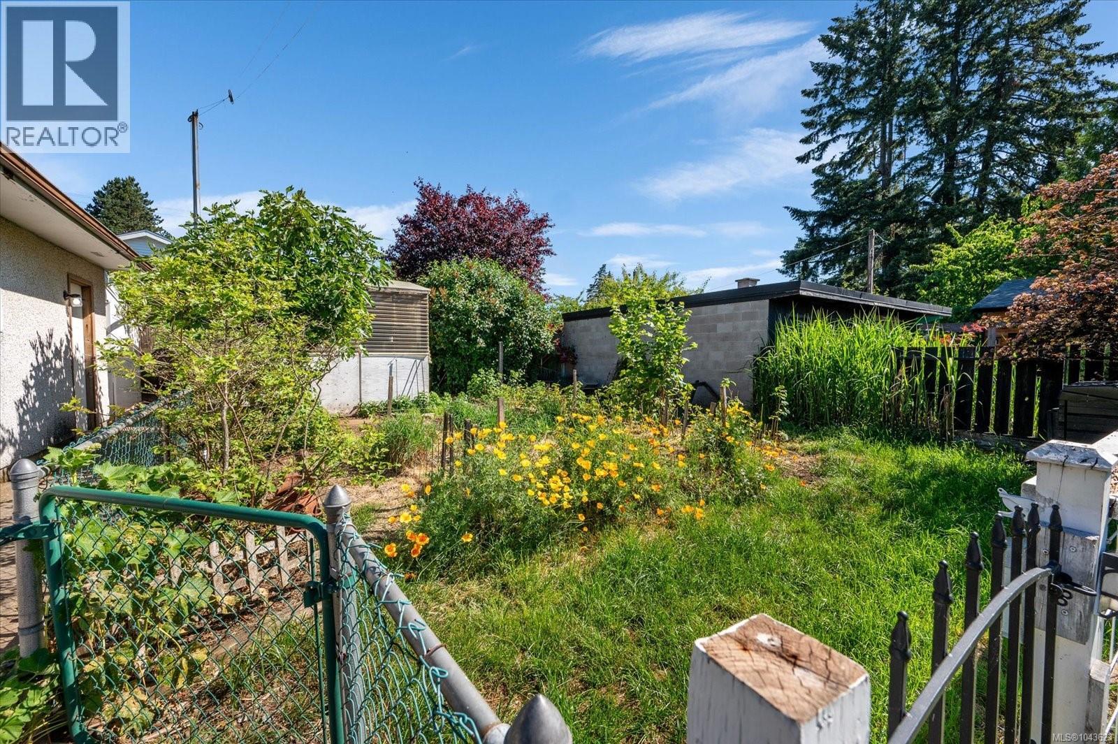 1080 Nelson St - 32