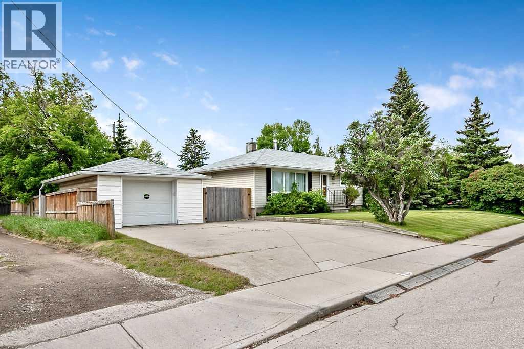 3807 25 Avenue SW - 3