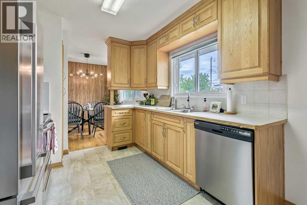 3807 25 Avenue SW - 14