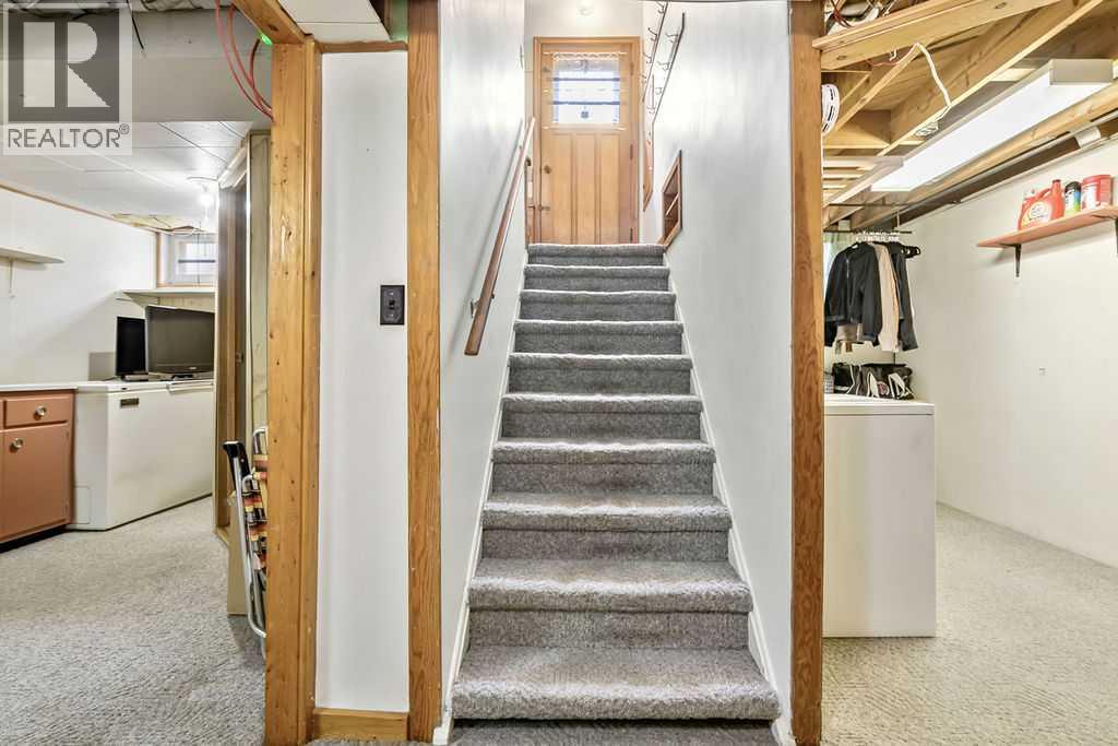 3807 25 Avenue SW - 26