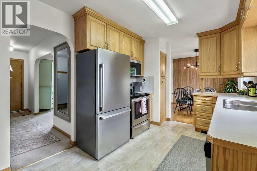 3807 25 Avenue SW - 16