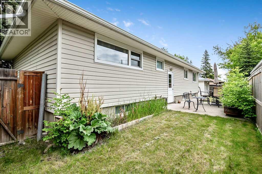 3807 25 Avenue SW - 36