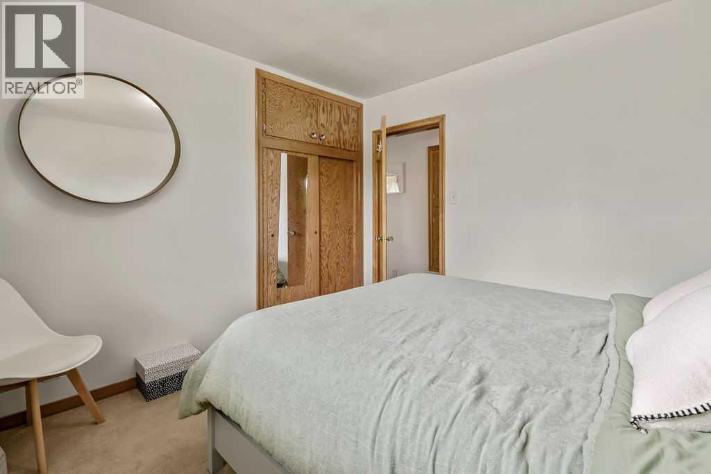 3807 25 Avenue SW - 23