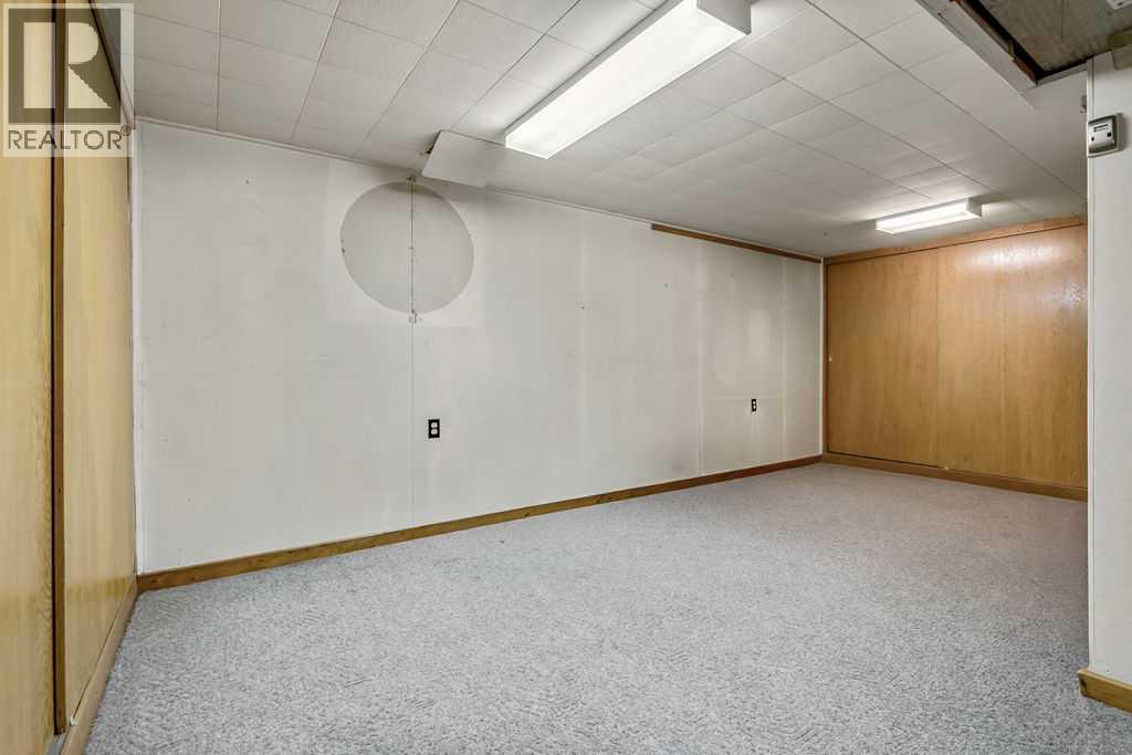 3807 25 Avenue SW - 33
