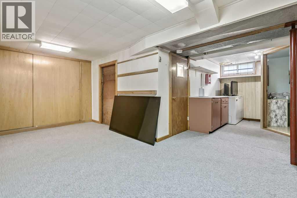 3807 25 Avenue SW - 34