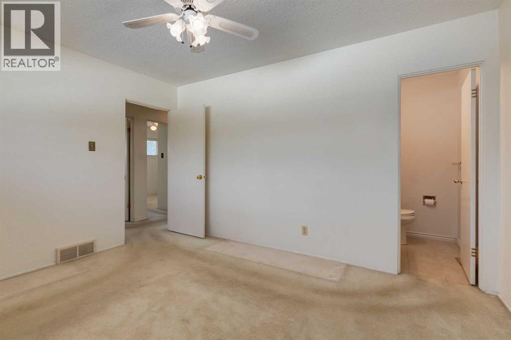 228 Maple Court Crescent SE - 18