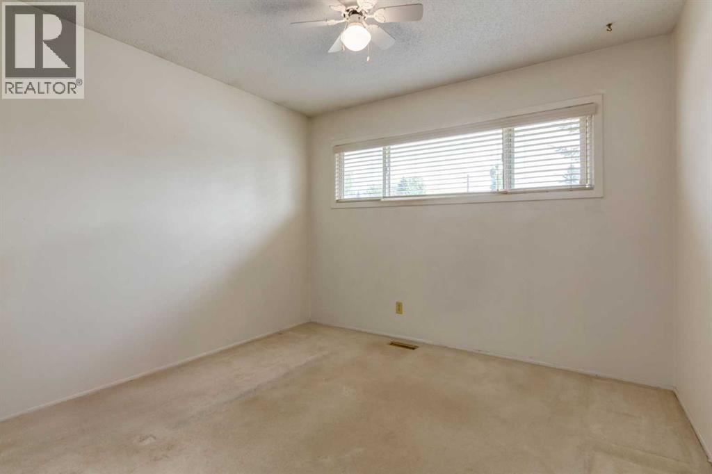 228 Maple Court Crescent SE - 22