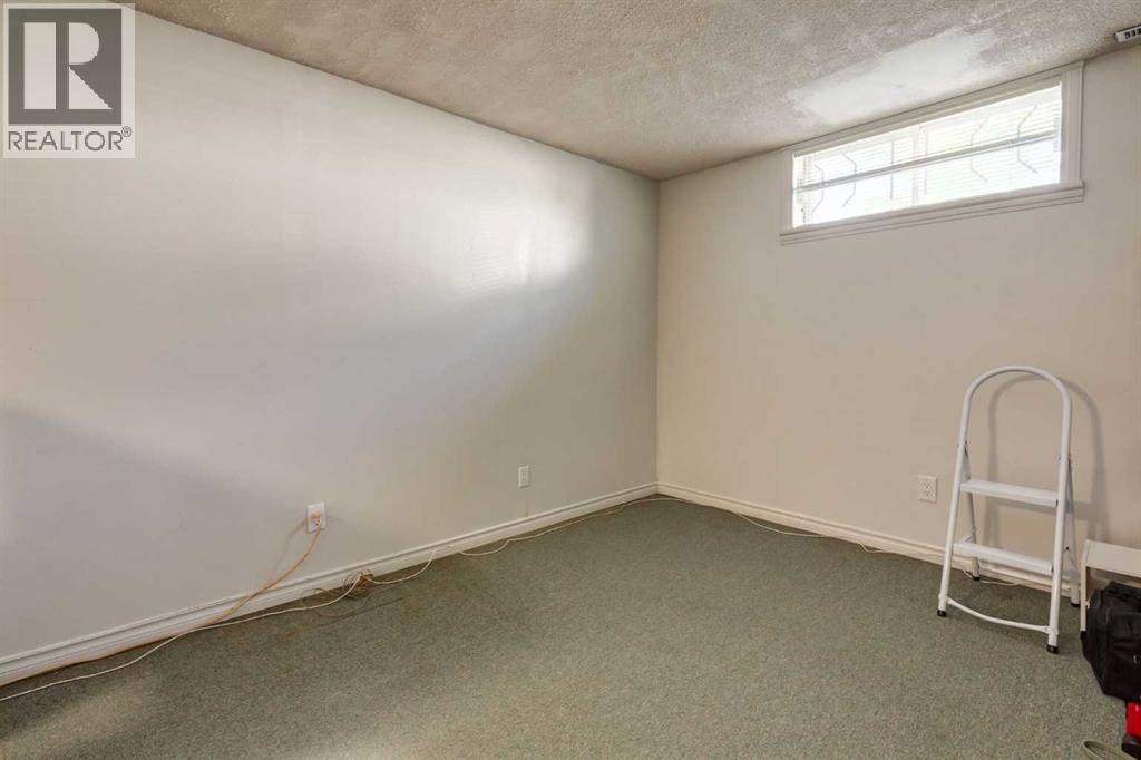 228 Maple Court Crescent SE - 28