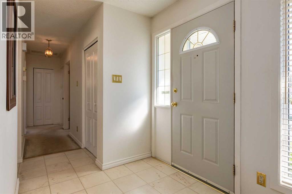 228 Maple Court Crescent SE - 7