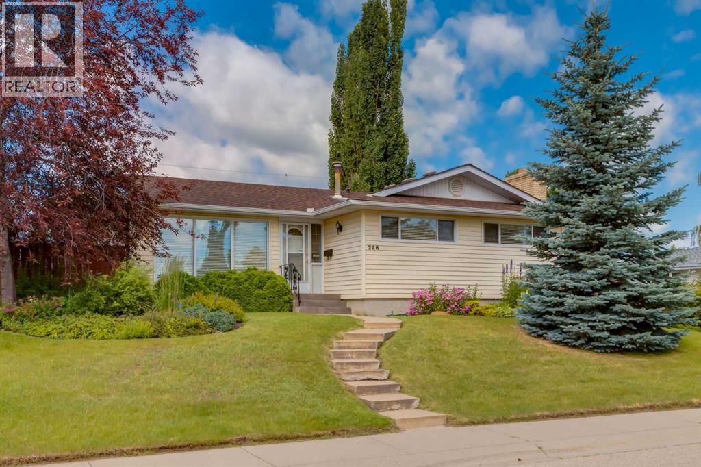 228 Maple Court Crescent SE - 1