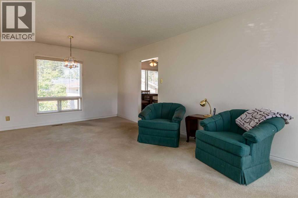 228 Maple Court Crescent SE - 10