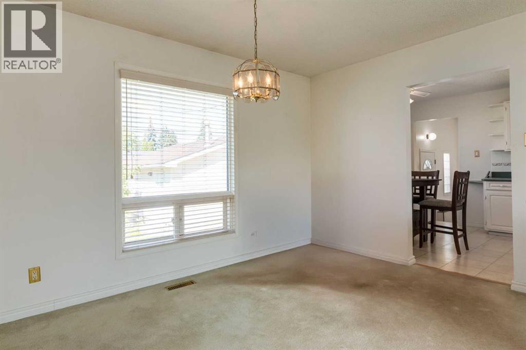 228 Maple Court Crescent SE - 11