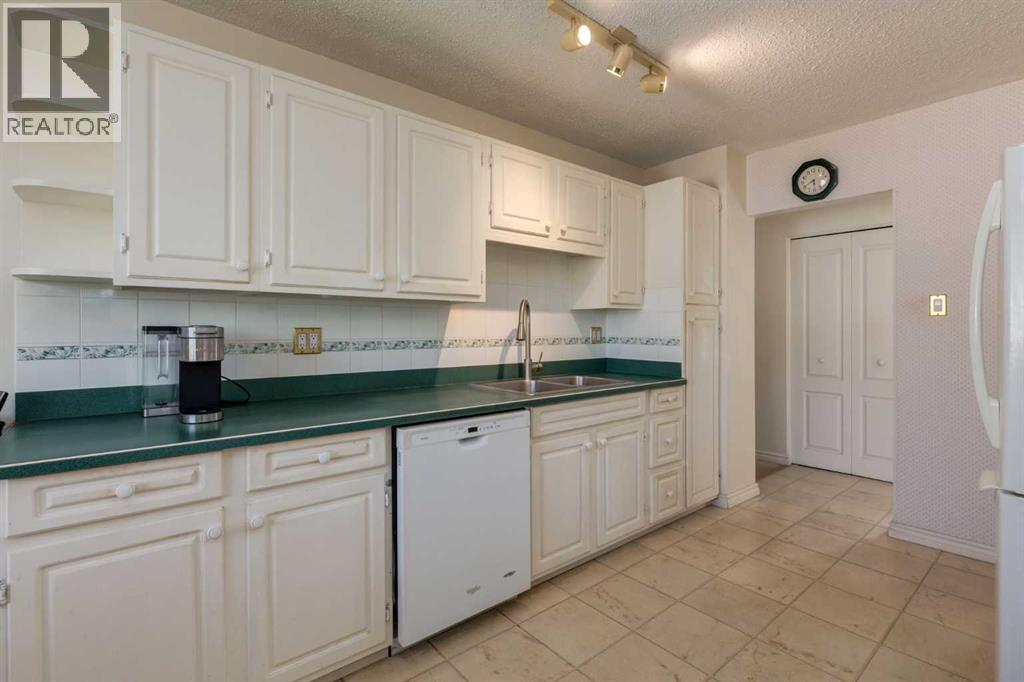228 Maple Court Crescent SE - 15