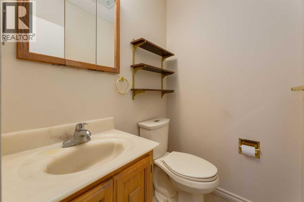 228 Maple Court Crescent SE - 19