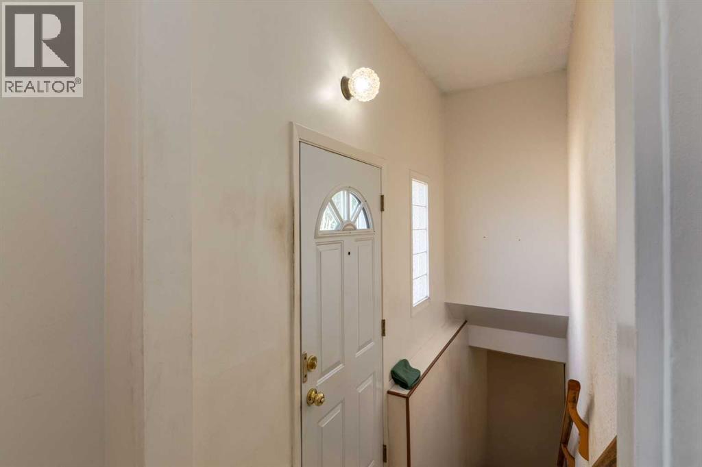 228 Maple Court Crescent SE - 25