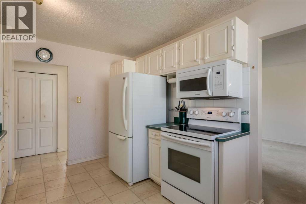228 Maple Court Crescent SE - 16